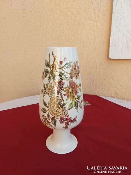 Large vase with flowers and butterflies by Zsolnay, 27 cm, brand new, gilded with 18 carat gold, very rare
