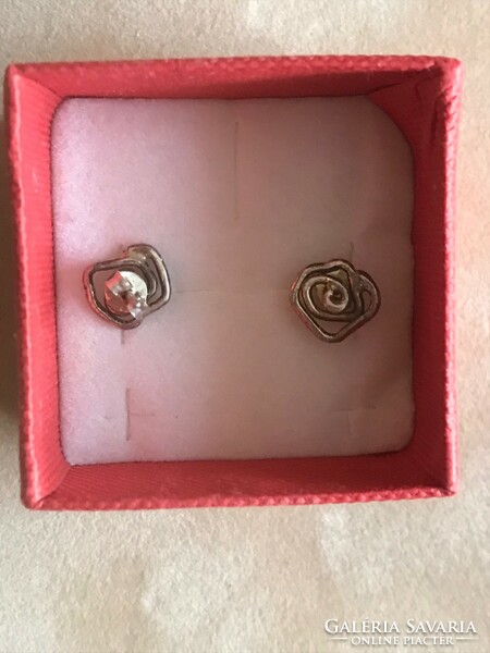 New! Custom-made, very beautiful, 925, hallmarked silver, plug-in earrings. Diameter: 1 cm