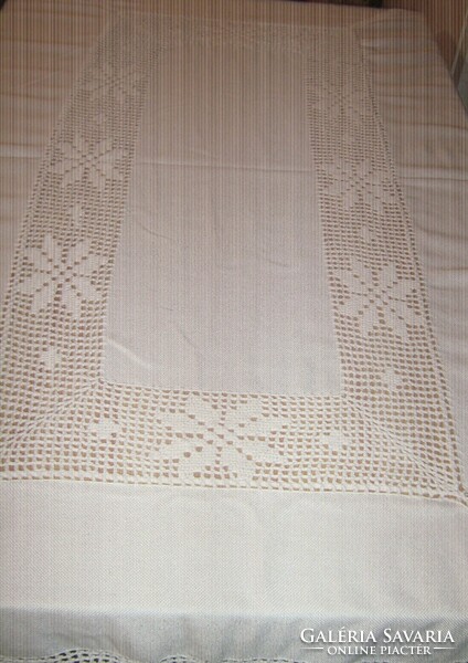 Beautiful crocheted lace flower insert, huge needlework tablecloth