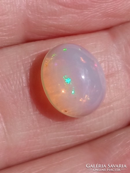 Ethiopian fire opal 2 ct -11×9 mm