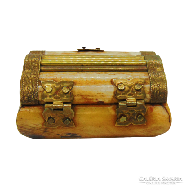 Copper-beaten Middle Eastern / Arabic bone jewelry box