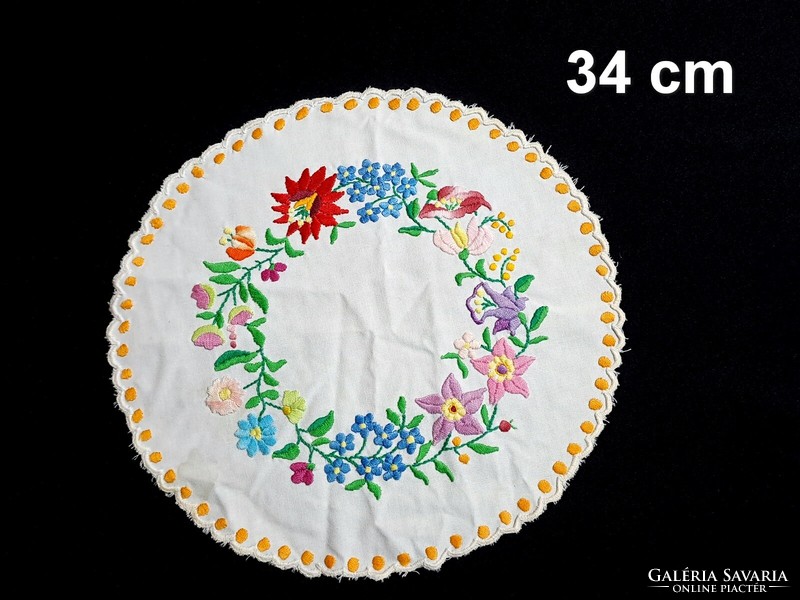 Round tablecloth embroidered with a Kalocsa pattern, 34 cm