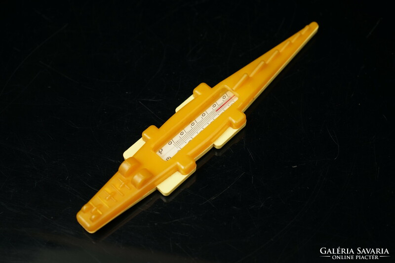 Retro crocodile thermometer / old crocodile thermometer / plastic