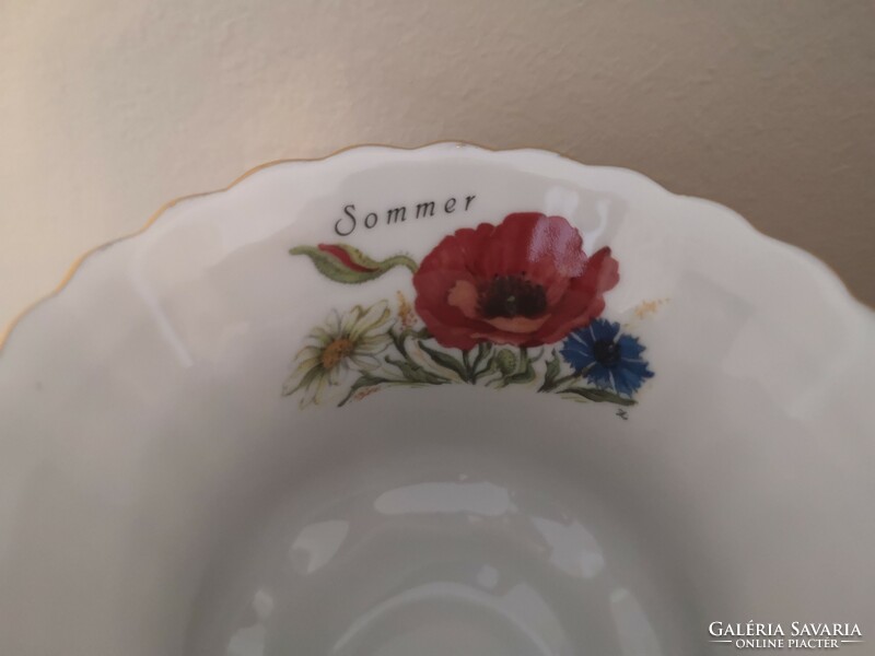 Évszakok porcelán csészék, tálcákkal