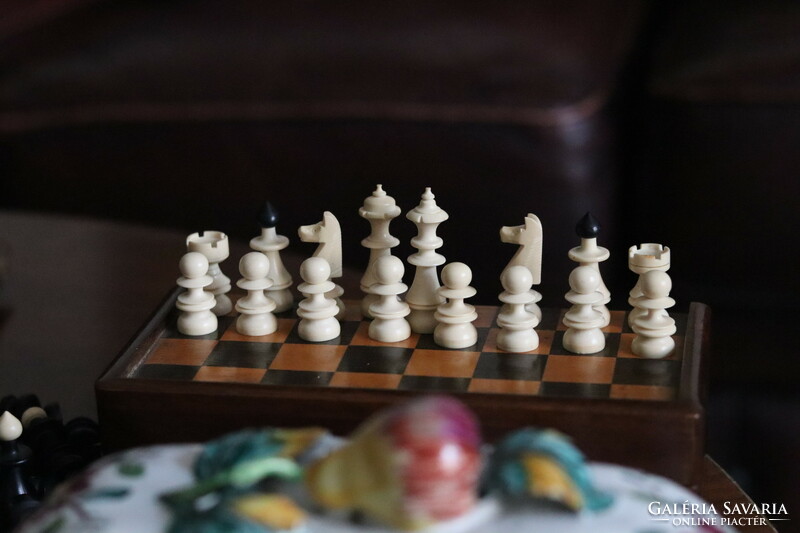 Német utazó sakk készlet   / Mid Century German Bakelite Chess Set c 1950