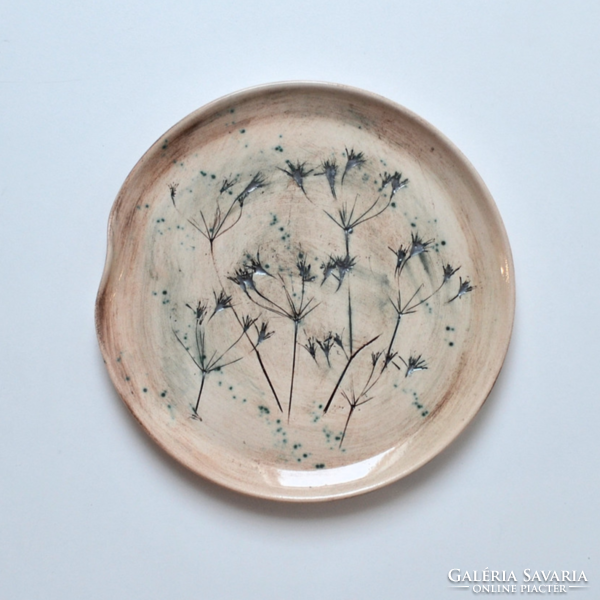 Ceramic plate with a real plant print