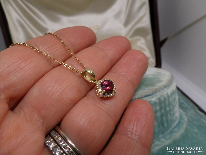 Gold pendant with rubellite and brills