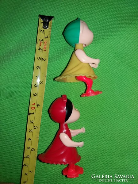 Antique traffic goods Hungarian small industrial bazaar goods plastic car spring doll figure pair in one according to pictures