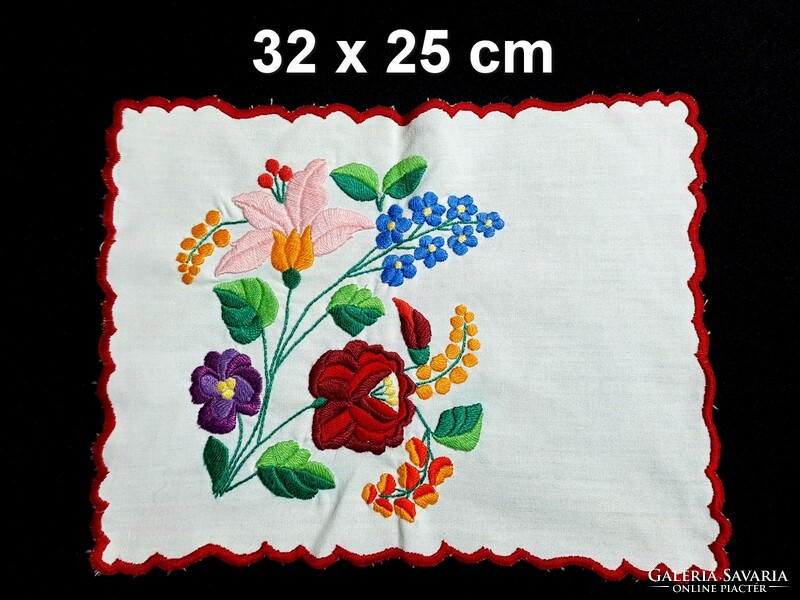 3 sizes of tablecloth embroidered with Kalocsa pattern in the pictures
