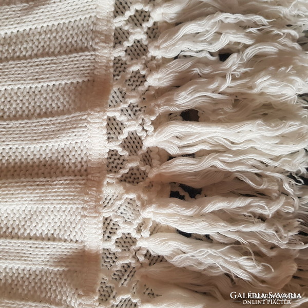 Fehér garbó kötött pulóver csipőn rojtos S M