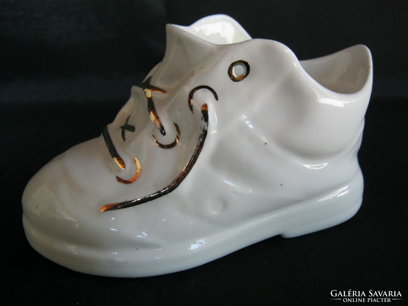 Aquincumi porcelain baby shoes