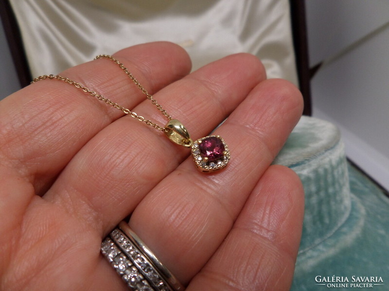 Gold pendant with rubellite and brills