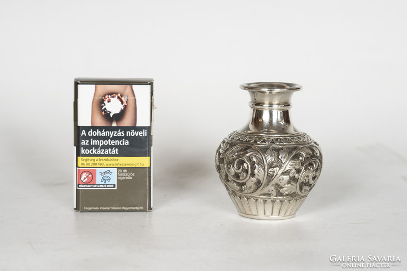 Ezüst kis méretű váza - indás dekorral