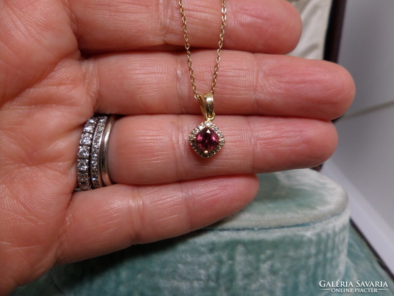 Gold pendant with rubellite and brills