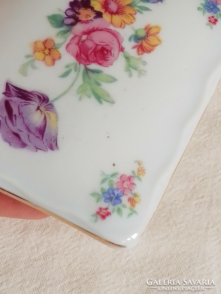 Antik régi szögletes fehér cseh porcelán dobozka, Victoria, virág minta, aranyszegély