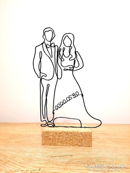 Esküvői pár - drótból készült nászajándék az esküvő dátumával