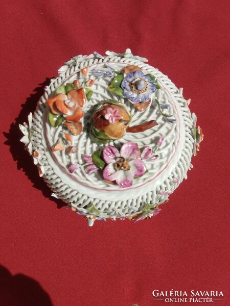 Standing bonbonnier with two layers of braided decoration and flower appliqués, 16x11 cm, perfect