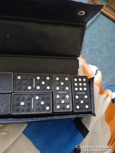 Retro dominoes