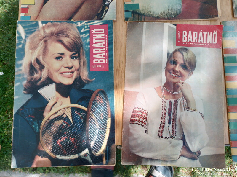 12 Pcs. Bárátnő magazin bátín (1971-1984) is published by the Slovak Women's Association