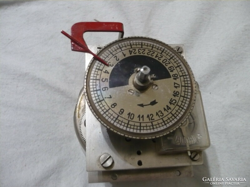 Old wind-up pigeon racing clock pigeon clock