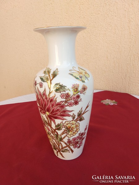 Large vase with flowers and butterflies by Zsolnay, 27 cm, brand new, gilded with 18 carat gold, very rare