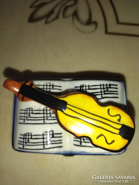 Beautiful violin guitar pattern porcelain jewelry holder