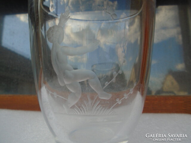 Crystal vase with a bright motif of an angel chasing a butterfly 12.5 x 11 cm Vatagafalu Scandinavian