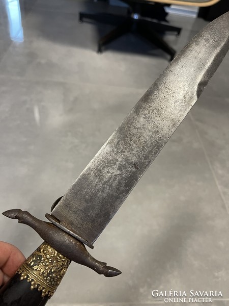 Antique decorative hunting dagger