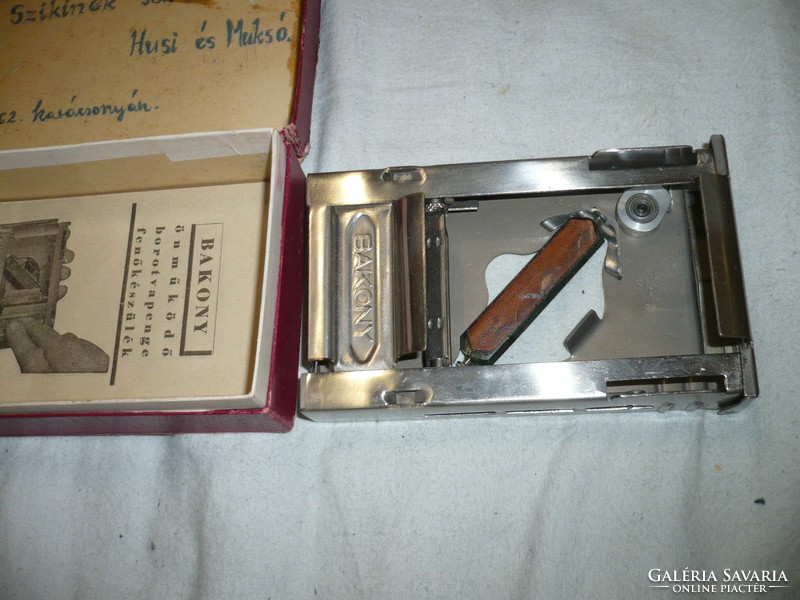 Old Bakony razor blade sharpener