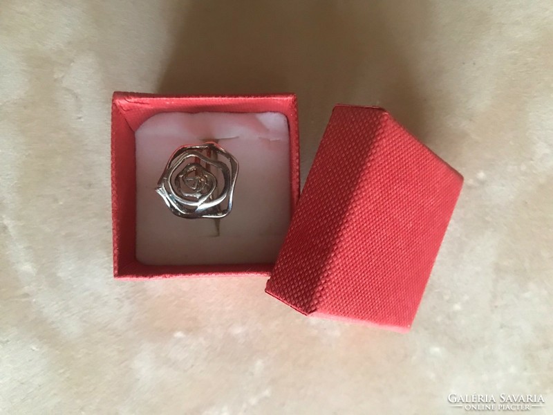 New! Uniquely made, very beautiful, 925, marked size 51 silver ring. Diameter 2.5 cm