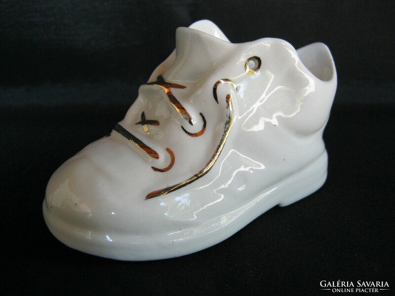 Aquincumi porcelain baby shoes