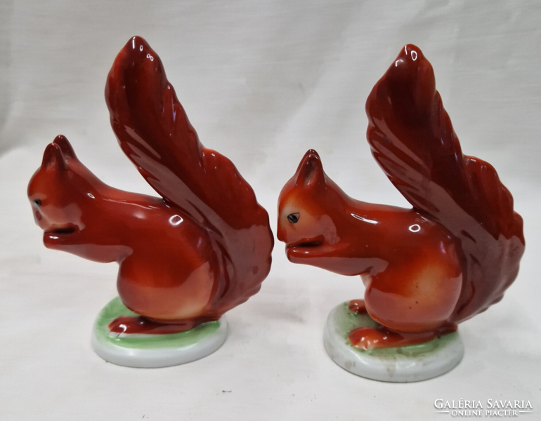 Hollóházi mókus porcelán figurák hibátlan állapotban együtt eladók 14 cm.