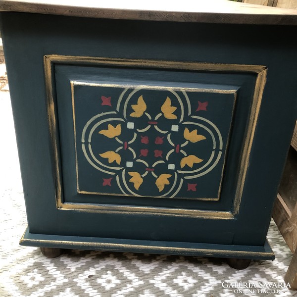 Pine chest with a folk pattern and tulips