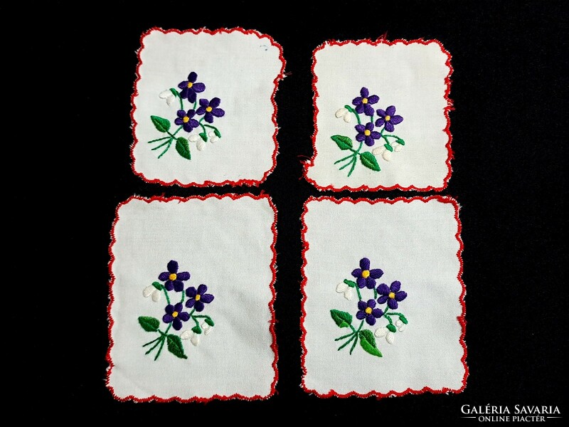 4 rectangular tablecloths embroidered with a violet flower pattern in the picture