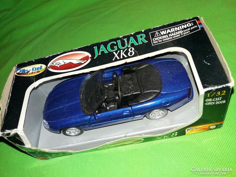 RETRO JAGUAR XK 8 Cabrio fém modell 1:32 kisautó dobozával a képek szerint