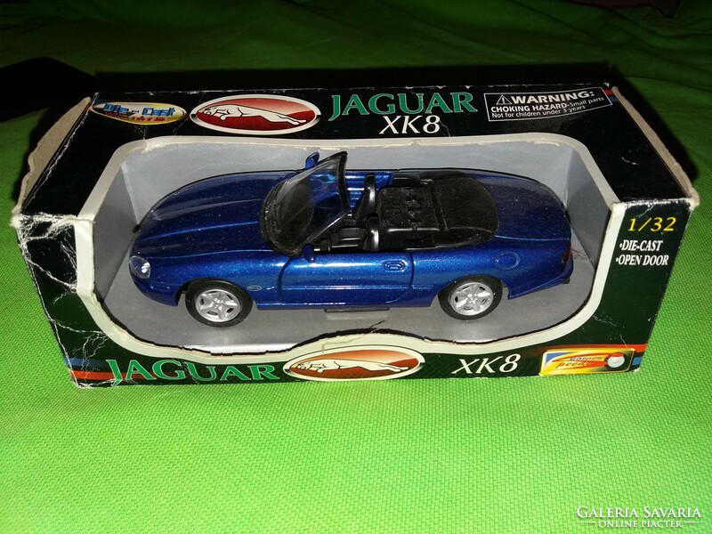 RETRO JAGUAR XK 8 Cabrio fém modell 1:32 kisautó dobozával a képek szerint