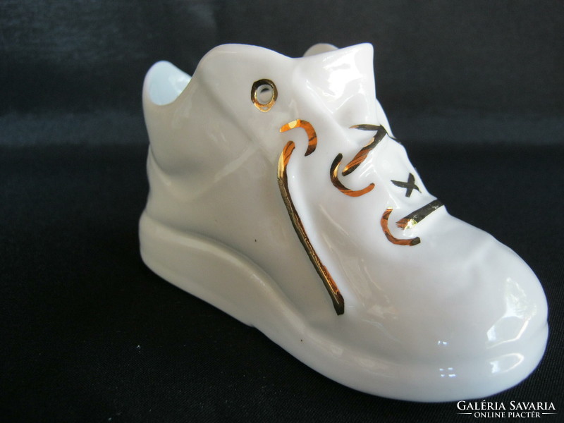 Aquincumi porcelain baby shoes