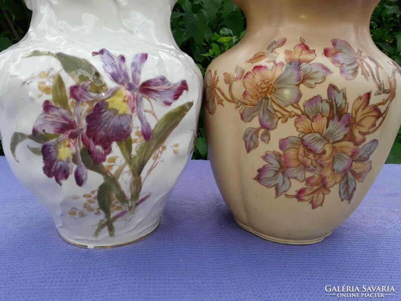 Decorative jug / Italian-English.