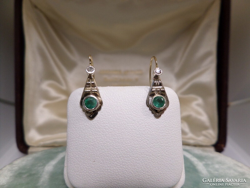 Art deco antique gold earrings with a pair of emeralds and brillies