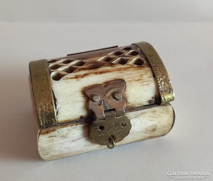 Antique Rajasthani (India) camel bone jewelry box small size 1920-1949