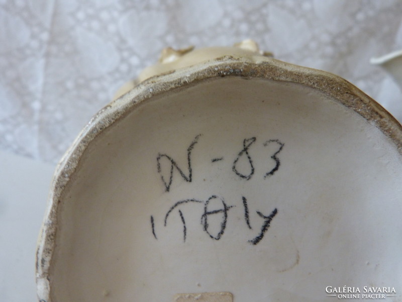 Decorative jug / Italian-English.