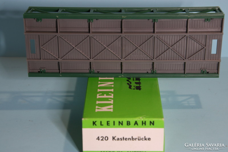 Kleinbahn 420 vasúti hid dobozában