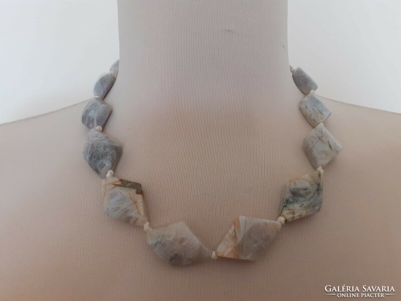 Very nice agate necklace made of diamond-shaped eyes