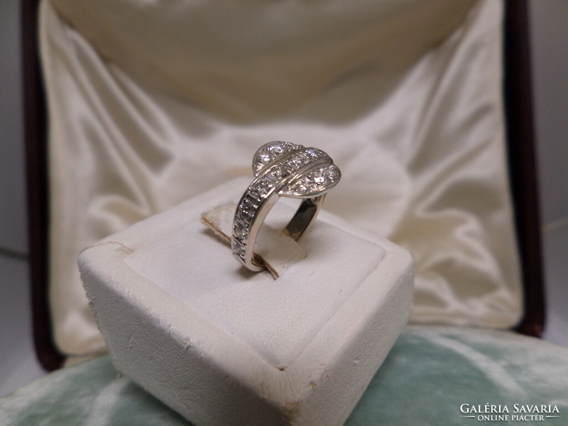 Tiny white gold ring with brils / size 44.5