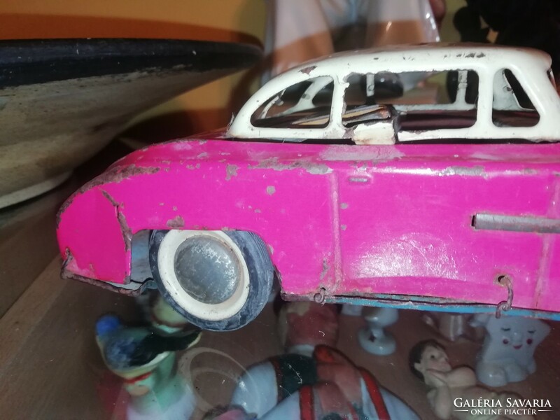 Lemezárúgyári autó ritka szín a képeken látható állapotban