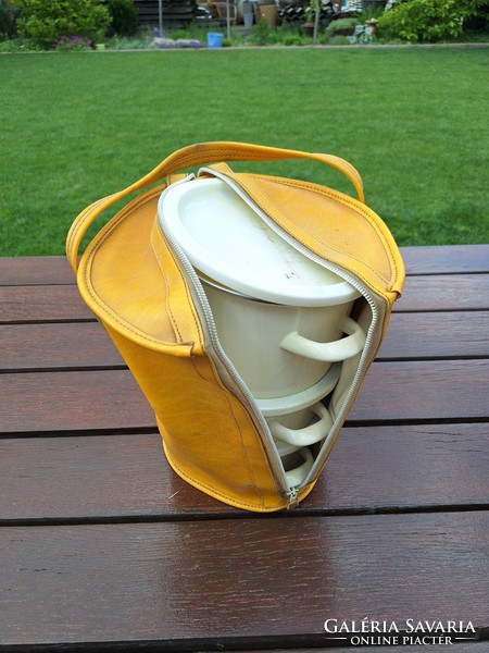 Food-carrying legs with a plastic roof, in a carrying bag.