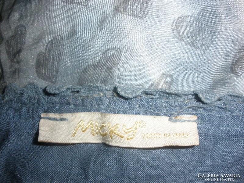 Contains silk, with blue and white shades