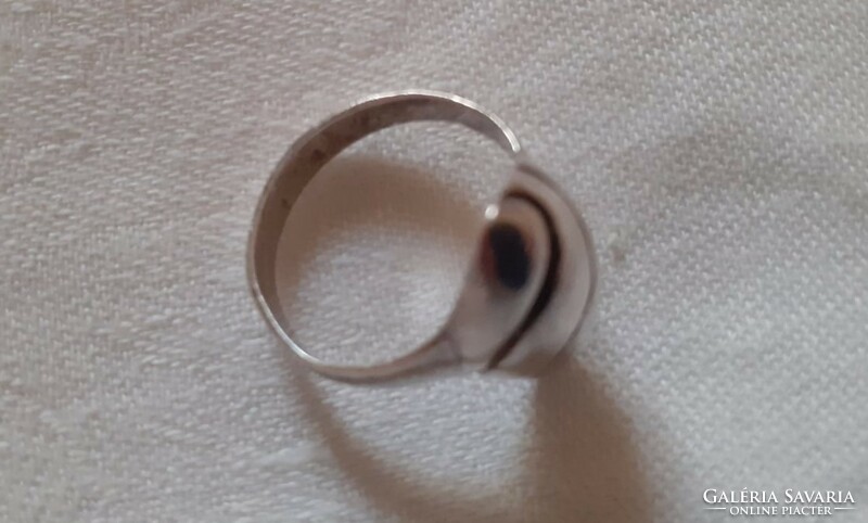 Modern fazonú ezüst gyűrű