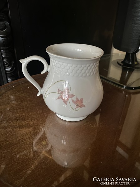Porcelain mug with a pot belly from Hulóháza
