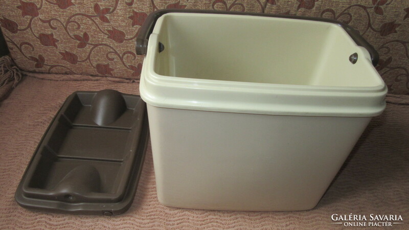 Curver cooler box